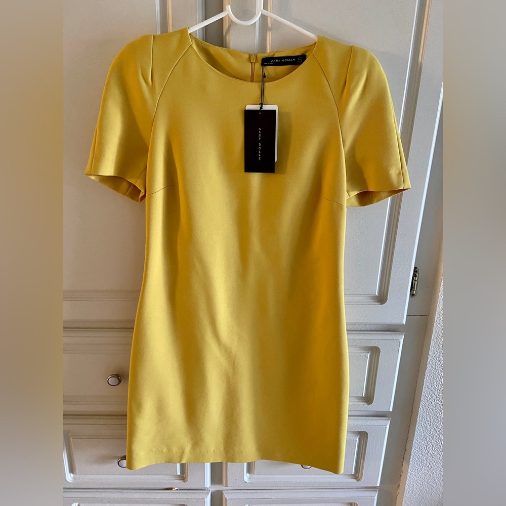 ZARA woman dress with padded shoulders. NWT. Size M